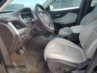2017 Jeep Cherokee Overland z VIN 1C4PJMJS3HW551468, wystawiony jako Copart lot #46307615 z przebiegiem 124 602 mil mil oraz Szkoda całkowita • Salvage title. Historia ofert i sprzedaży dostępna na DreamBid. Obrazek 7.
