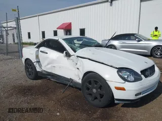 1998 Mercedes-Benz SLK 230/320 with VIN WDBKK47F2WF040654, listed as a IAAI auction lot 42447737 with 220,089 mi miles and . Bid and sale history available at DreamBid. Image 1.