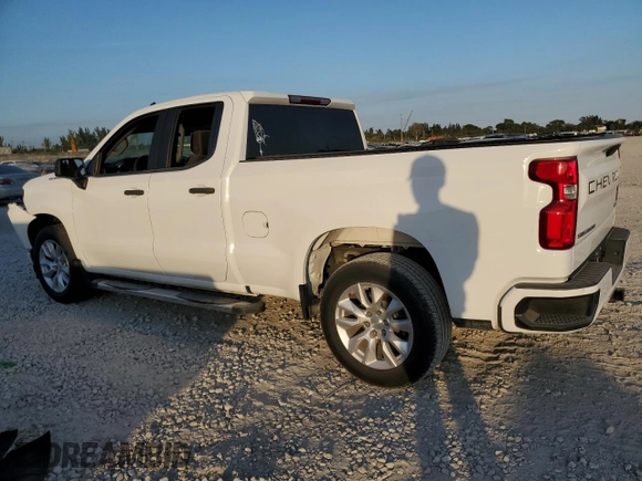2020 Chevrolet Silverado 1500 Custom with VIN 1GCRWBEF9LZ281181, listed as a Copart auction lot 43327815 with 80,007 mi miles and Salvage Title. Bid and sale history available at carsss.com. Image 2.