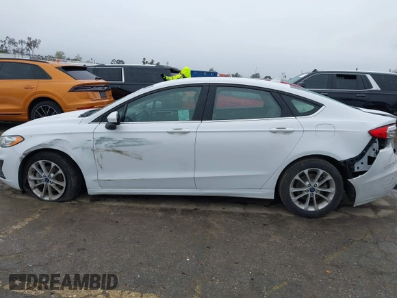 2020 Ford Fusion SE z VIN 3FA6P0LU2LR253612, wystawiony jako IAAI lot #41798850 z przebiegiem 58 219 mil mil oraz . Historia ofert i sprzedaży dostępna na DreamBid. Obrazek 14.