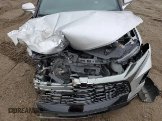 2022 Chevrolet Blazer RS z VIN 3GNKBKRS9NS146018, wystawiony jako Copart lot #82160704 z przebiegiem 27 919 mil mil oraz Czysty tytuł • Clean title. Historia ofert i sprzedaży dostępna na DreamBid. Obrazek 13.