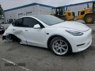 2022 Tesla Model Y Long Range z VIN 7SAYGDEE5NF352075, wystawiony jako Copart lot #50799895 z przebiegiem 11 597 mil mil oraz Szkoda całkowita • Salvage title. Historia ofert i sprzedaży dostępna na DreamBid. Obrazek 4.
