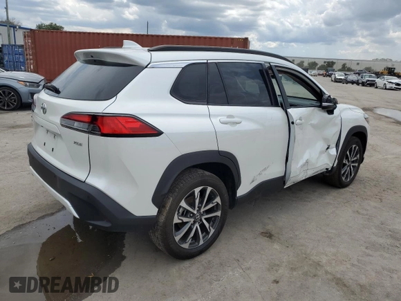 2023 Toyota Corolla Cross XLE z VIN 7MUDAAAG7PV051492, wystawiony jako Copart lot #61185635 z przebiegiem 79 364 mil mil oraz Nie do naprawy • Non repairable. Historia ofert i sprzedaży dostępna na DreamBid. Obrazek 3.