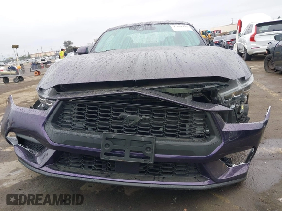 2024 Ford Mustang EcoBoost z VIN 1FA6P8TH4R5118287, wystawiony jako IAAI lot #41879332 z przebiegiem 18 301 mil mil oraz . Historia ofert i sprzedaży dostępna na DreamBid. Obrazek 12.