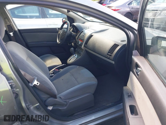 2010 Nissan Sentra S z VIN 3N1AB6AP4AL630821, wystawiony jako IAAI lot #42326350 z przebiegiem 160 152 mil mil oraz . Historia ofert i sprzedaży dostępna na DreamBid. Obrazek 5.