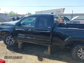 2017 Toyota Tacoma SR z VIN 5TFSX5EN4HX056886, wystawiony jako IAAI lot #42264479 z przebiegiem 97 895 mil mil oraz . Historia ofert i sprzedaży dostępna na DreamBid. Obrazek 15.