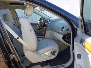 2008 Mercedes-Benz GL-Class 4.6L with VIN 4JGBF71E08A430266, listed as a IAAI auction lot 41633412 with 119,862 mi miles. Bid and sale history available at carsss.com. Image 5.