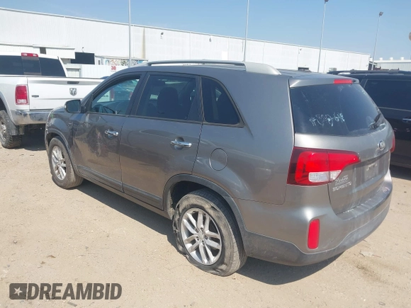 2015 Kia Sorento LX with VIN 5XYKT4A66FG625788, listed as a IAAI auction lot 41692243 with 131,182 mi miles. Bid and sale history available at carsss.com. Image 3.