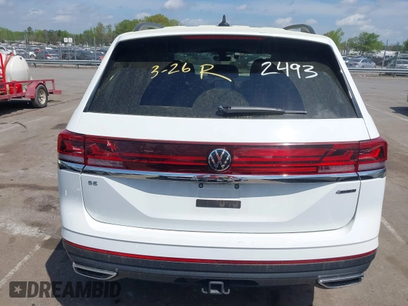 2024 Volkswagen Atlas SE z VIN 1V2HR2CA7RC532493, wystawiony jako IAAI lot #41970251 z przebiegiem 32 124 mil mil oraz . Historia ofert i sprzedaży dostępna na DreamBid. Obrazek 16.