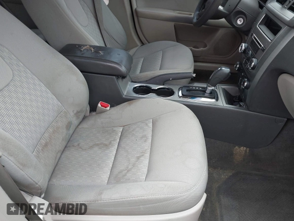 2010 Ford Fusion SE with VIN 3FAHP0HAXAR228798, listed as a IAAI auction lot 41532448 with 164,277 mi miles. Bid and sale history available at carsss.com. Image 5.