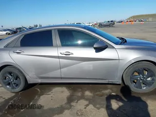 2023 Hyundai Elantra Blue z VIN KMHLM4AJ7PU059237, wystawiony jako IAAI lot #41394314 z przebiegiem 34 248 mil mil oraz . Historia ofert i sprzedaży dostępna na DreamBid. Obrazek 14.