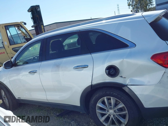 2017 Kia Sorento LX z VIN 5XYPGDA30HG315882, wystawiony jako IAAI lot #41801283 z przebiegiem 165 950 mil mil oraz . Historia ofert i sprzedaży dostępna na DreamBid. Obrazek 15.