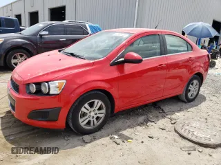 2014 Chevrolet Sonic LT z VIN 1G1JC5SH9E4173410, wystawiony jako Copart lot #55698145 z przebiegiem 97 106 mil mil oraz Nie do naprawy. Historia ofert i sprzedaży dostępna na DreamBid. Obrazek 1.