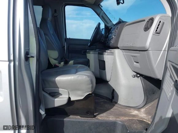 2012 Ford Econoline Wagon XL with VIN 1FBNE3BL5CDB33676, listed as a IAAI auction lot 40849233 with NaN miles. Bid and sale history available at carsss.com. Image 5.