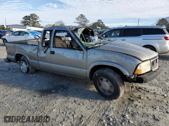 2002 GMC Sonoma SL Fleet with VIN 1GTCS19W528243358, listed as a Copart auction lot 88066065 with Not Provided miles and Salvage Title. Bid and sale history available at carsss.com. Image 4.