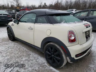 2013 MINI Coupe S z VIN WMWSX3C56DT772517, wystawiony jako Copart lot #83702084 z przebiegiem 106 910 mil mil oraz Tytuł czysty. Historia ofert i sprzedaży dostępna na DreamBid. Obrazek 2.
