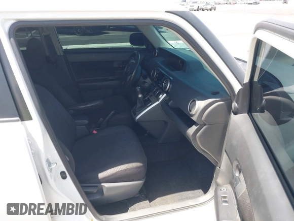 2008 Scion xB z VIN JTLKE50E181046191, wystawiony jako IAAI lot #42261389 z przebiegiem 138 745 mil mil oraz . Historia ofert i sprzedaży dostępna na DreamBid. Obrazek 5.