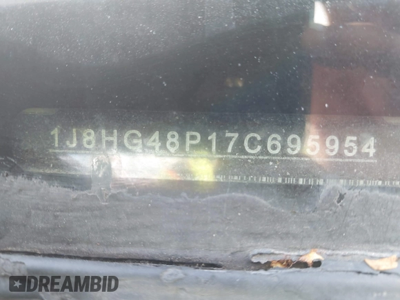 2007 Jeep Commander Sport z VIN 1J8HG48P17C695954, wystawiony jako IAAI lot #42106559 z przebiegiem Nie podano mil oraz . Historia ofert i sprzedaży dostępna na DreamBid. Obrazek 9.