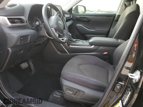 2022 Toyota Highlander LE z VIN 5TDZZRAH3NS109790, wystawiony jako Copart lot #49627715 z przebiegiem 33 113 mil mil oraz Szkoda całkowita • Salvage title. Historia ofert i sprzedaży dostępna na DreamBid. Obrazek 7.