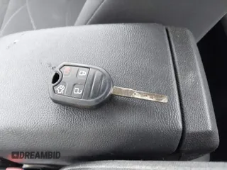 2018 Ford Fiesta SE z VIN 3FADP4BJ0JM104163, wystawiony jako IAAI lot #42306860 z przebiegiem 45 992 mil mil oraz . Historia ofert i sprzedaży dostępna na DreamBid. Obrazek 11.