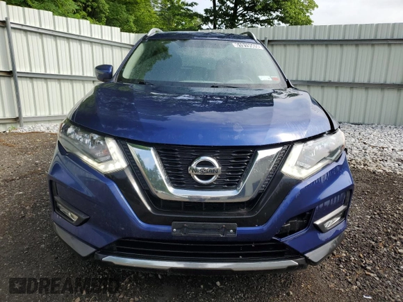 2017 Nissan Rogue SV z VIN JN8AT2MT0HW146746, wystawiony jako Copart lot #61919565 z przebiegiem 110 559 mil mil oraz Czysty tytuł • Clean title. Historia ofert i sprzedaży dostępna na DreamBid. Obrazek 5.