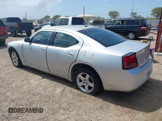 2008 Dodge Charger z VIN 2B3KA43GX8H303530, wystawiony jako IAAI lot #42448562 z przebiegiem 234 466 mil mil oraz . Historia ofert i sprzedaży dostępna na DreamBid. Obrazek 3.