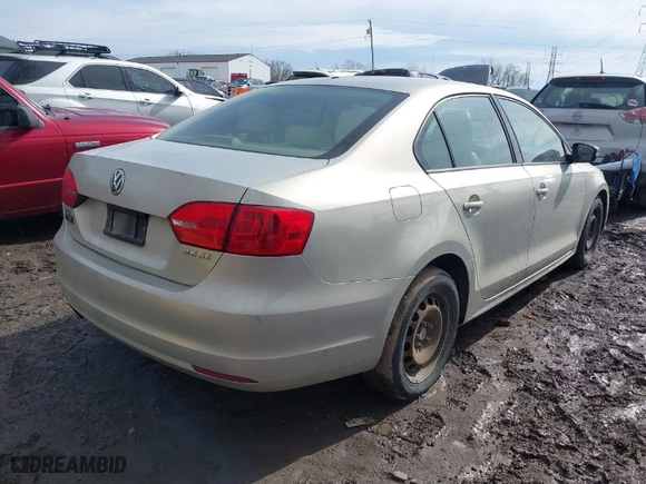 2011 Volkswagen Jetta Sedan SE w/Convenience with VIN 3VWDX7AJ7BM397278, listed as a IAAI auction lot 41653172 with 154,607 mi miles. Bid and sale history available at carsss.com. Image 4.