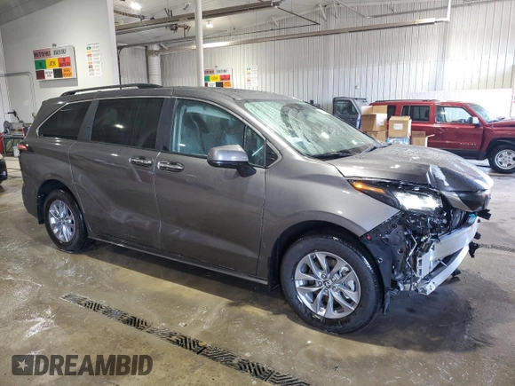 2024 Toyota Sienna XLE with VIN 5TDYSKFC5RS142123, listed as a Copart auction lot 42911995 with 4,003 mi miles and Salvage Title. Bid and sale history available at DreamBid. Image 4.