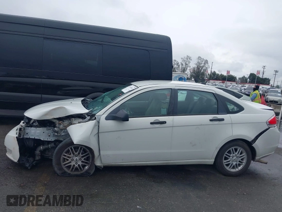 2009 Ford Focus SE z VIN 1FAHP35N19W114402, wystawiony jako IAAI lot #41510501 z przebiegiem Nie podano mil oraz . Historia ofert i sprzedaży dostępna na DreamBid. Obrazek 15.