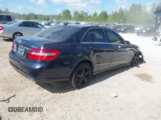 2010 Mercedes-Benz E-Class E 550 Luxury with VIN WDDHF9AB5AA143775, listed as a IAAI auction lot 41980967 with 1 mi miles. Bid and sale history available at carsss.com. Image 4.