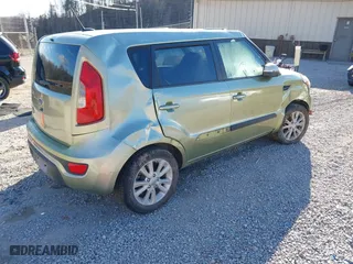 2013 Kia Soul + with VIN KNDJT2A67D7513379, listed as a IAAI auction lot 40951054 with 67,588 mi miles. Bid and sale history available at carsss.com. Image 4.