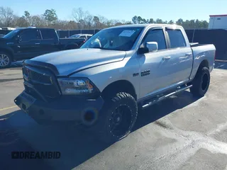 2018 Ram 1500 Night z VIN 1C6RR7MT1JS262536, wystawiony jako IAAI lot #41184477 z przebiegiem 105 008 mil mil oraz . Historia ofert i sprzedaży dostępna na DreamBid. Obrazek 16.
