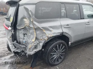 2024 Lexus GX 550 Luxury with VIN JTJVBCDX6R5002471, listed as a IAAI auction lot 41014710 with 6,804 mi miles and . Bid and sale history available at DreamBid. Image 6.