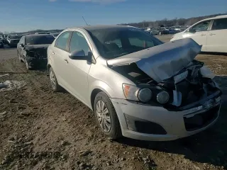 2015 Chevrolet Sonic LS z VIN 1G1JA5SH9F4117264, wystawiony jako Copart lot #42215585 z przebiegiem 55 869 mil mil oraz Szkoda całkowita • Salvage title. Historia ofert i sprzedaży dostępna na DreamBid. Obrazek 11.
