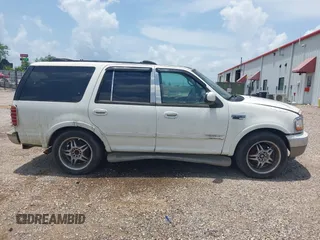 2000 Ford Expedition Eddie Bauer с VIN 1FMEU17L3YLB95565, выставлен на аукционе IAAI как лот 42517370 с пробегом Не указан миль и . История ставок и продаж доступна на DreamBid. Изображение 13.