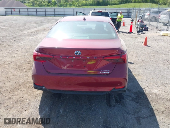 2021 Toyota Avalon Limited Hybrid z VIN 4T1DA1AB2MU008826, wystawiony jako IAAI lot #42220271 z przebiegiem 53 938 mil mil oraz . Historia ofert i sprzedaży dostępna na DreamBid. Obrazek 17.