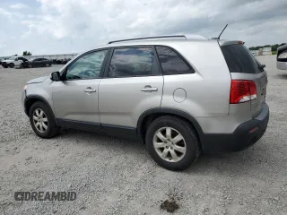 2013 Kia Sorento LX z VIN 5XYKT3A63DG400462, wystawiony jako Copart lot #57388925 z przebiegiem 304 354 mil mil oraz Szkoda całkowita • Salvage title. Historia ofert i sprzedaży dostępna na DreamBid. Obrazek 2.