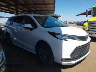 2022 Toyota Sienna LE z VIN 5TDKRKEC4NS119378, wystawiony jako IAAI lot #42520556 z przebiegiem 38 006 mil mil oraz . Historia ofert i sprzedaży dostępna na DreamBid. Obrazek 1.