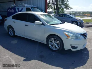 2013 Nissan Altima 2.5 S with VIN 1N4AL3AP5DC192437, listed as a IAAI auction lot 41977816 with 202,966 mi miles. Bid and sale history available at carsss.com. Image 1.