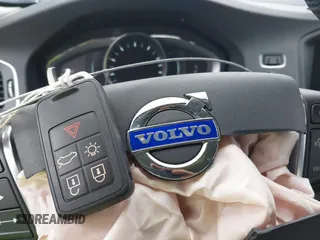 2015 Volvo V60 z VIN YV1612SM8F1222138, wystawiony jako IAAI lot #41212660 z przebiegiem 88 174 mil mil oraz . Historia ofert i sprzedaży dostępna na DreamBid. Obrazek 11.