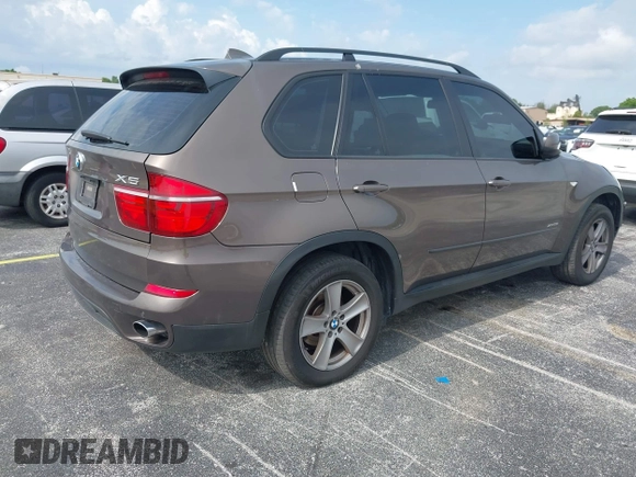 2012 BMW X5 35i z VIN 5UXZV4C53CL991140, wystawiony jako IAAI lot #42312591 z przebiegiem 115 875 mil mil oraz . Historia ofert i sprzedaży dostępna na DreamBid. Obrazek 4.