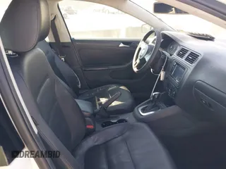 2014 Volkswagen Jetta Sedan SE w/Connectivity/Sunroof PZEV with VIN 3VWD17AJ5EM240340, listed as a IAAI auction lot 41787939 with 173,643 mi miles. Bid and sale history available at carsss.com. Image 5.