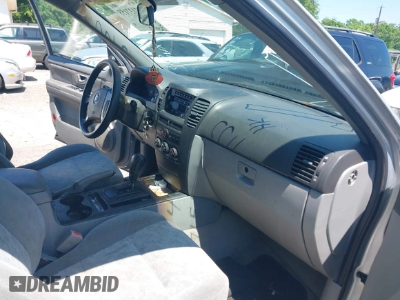 2006 Kia Sorento LX with VIN KNDJD733865509532, listed as a IAAI auction lot 42137155 with 209,149 mi miles and . Bid and sale history available at DreamBid. Image 5.