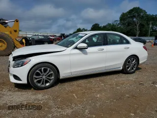 2016 Mercedes-Benz C 300 z VIN 55SWF4JB6GU107189, wystawiony jako Copart lot #57141565 z przebiegiem 142 545 mil mil oraz Szkoda całkowita • Salvage title. Historia ofert i sprzedaży dostępna na DreamBid. Obrazek 1.