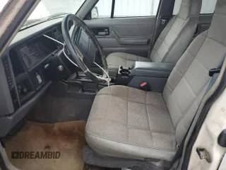 1996 Jeep Cherokee Sport z VIN 1J4FJ68S3TL103684, wystawiony jako Copart lot #63466265 z przebiegiem 163 715 mil mil oraz Czysty tytuł • Clean title. Historia ofert i sprzedaży dostępna na DreamBid. Obrazek 7.