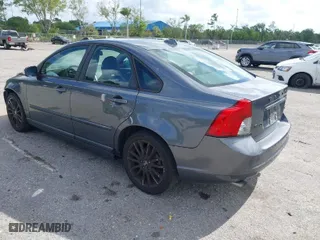 2011 Volvo S40 with VIN YV1672MS1B2545185, listed as a IAAI auction lot 41960918 with 191,791 mi miles. Bid and sale history available at carsss.com. Image 3.