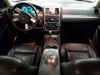 2009 Chrysler 300 z VIN 2C3KK53V69H586188, wystawiony jako Copart lot #50994545 z przebiegiem 157 861 mil mil oraz Szkoda całkowita • Salvage title. Historia ofert i sprzedaży dostępna na DreamBid. Obrazek 8.
