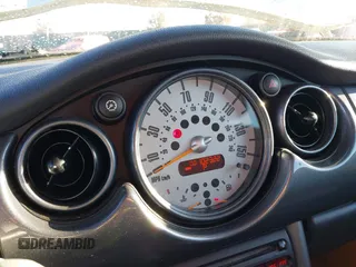 2004 MINI Hardtop with VIN WMWRC33464TJ58388, listed as a IAAI auction lot 40827409 with 102,322 mi miles and . Bid and sale history available at DreamBid. Image 15.