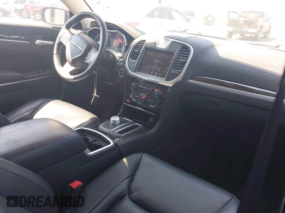 2016 Chrysler 300 Limited z VIN 2C3CCARG7GH314121, wystawiony jako IAAI lot #39842419 z przebiegiem 40 046 mil mil oraz . Historia ofert i sprzedaży dostępna na DreamBid. Obrazek 5.