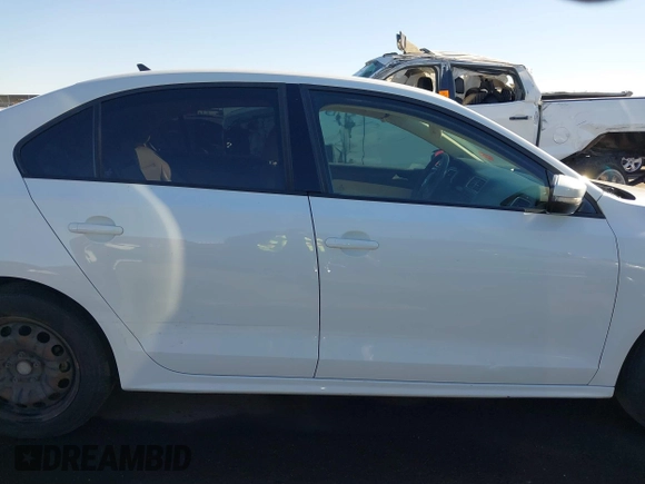 2014 Volkswagen Jetta Sedan SE w/Connectivity with VIN 3VWD07AJ3EM403876, listed as a IAAI auction lot 41209426 with 155,336 mi miles. Bid and sale history available at carsss.com. Image 13.